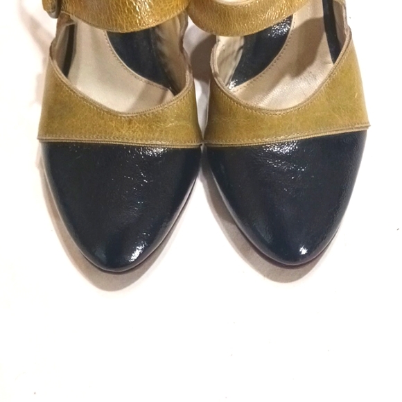 John Fluevog Gold and Black Women's Shoes - Picture 3 of 15